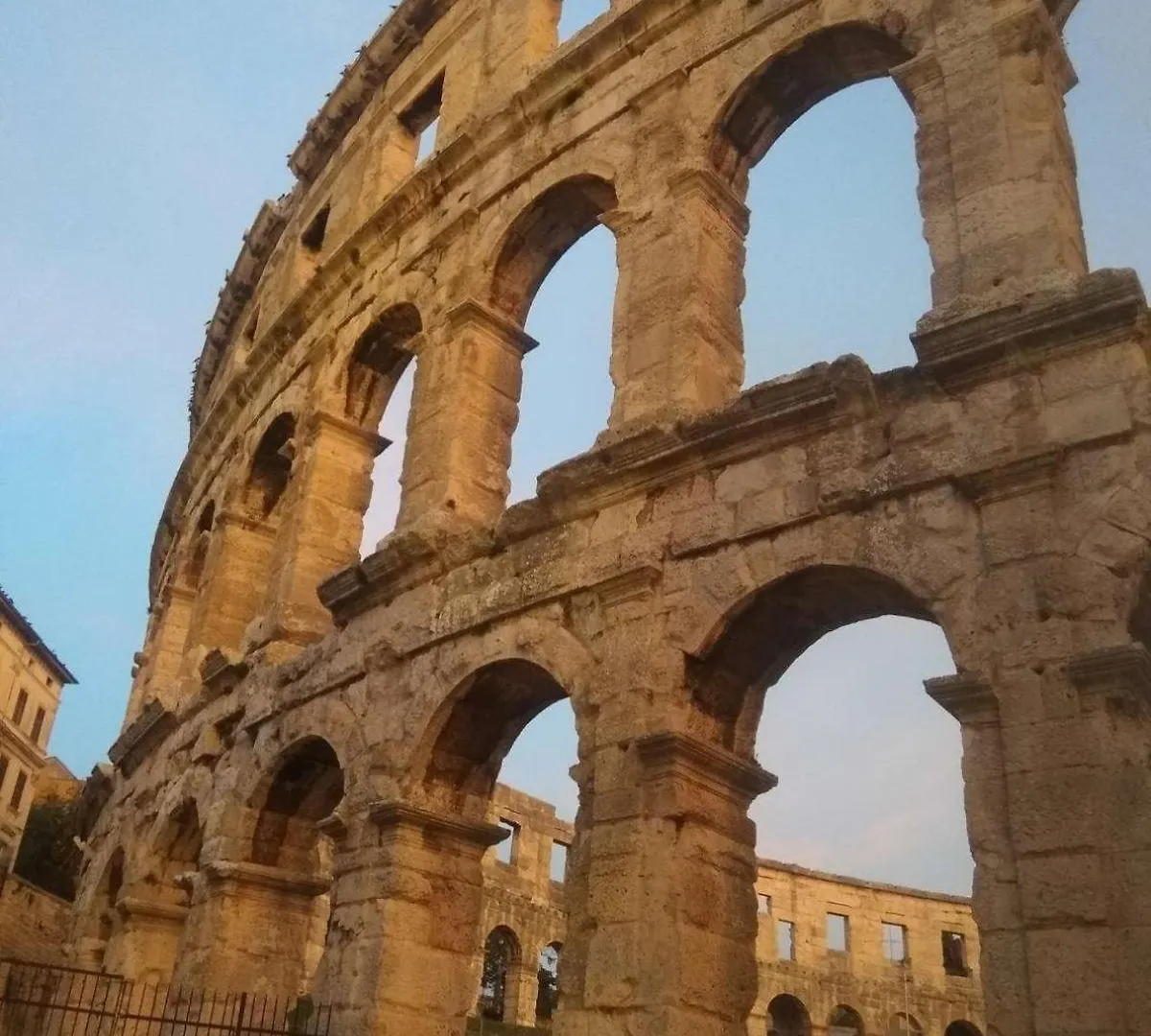 Colorita Studio Pula 0*,